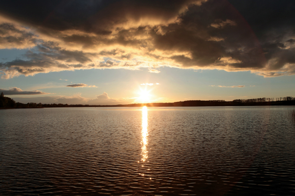 Bilder von Gewitterwolken bei Sonnenuntergang