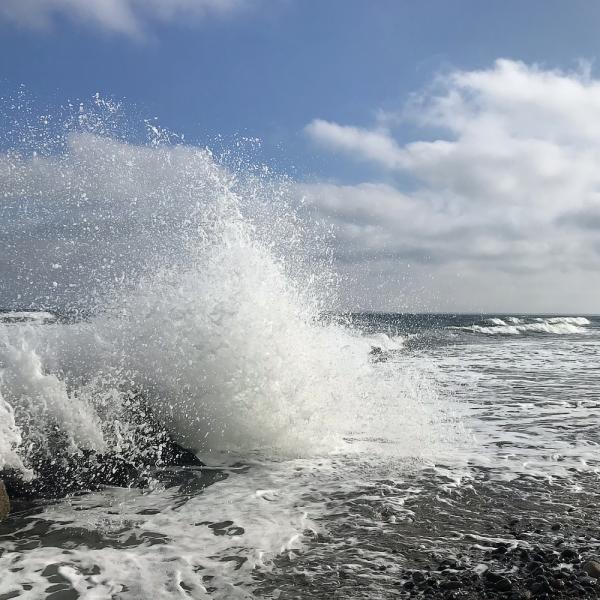 Brandung und Gischt an der Ostsee